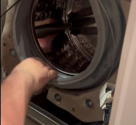 Veš mašina curi kad centrifugira